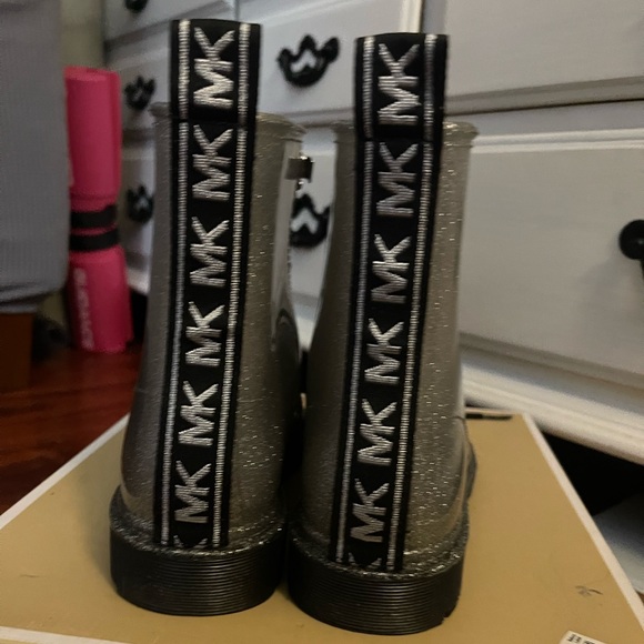 MICHAEL KORS GLITTER TAVIE RAINBOOTIE - Picture 2 of 4